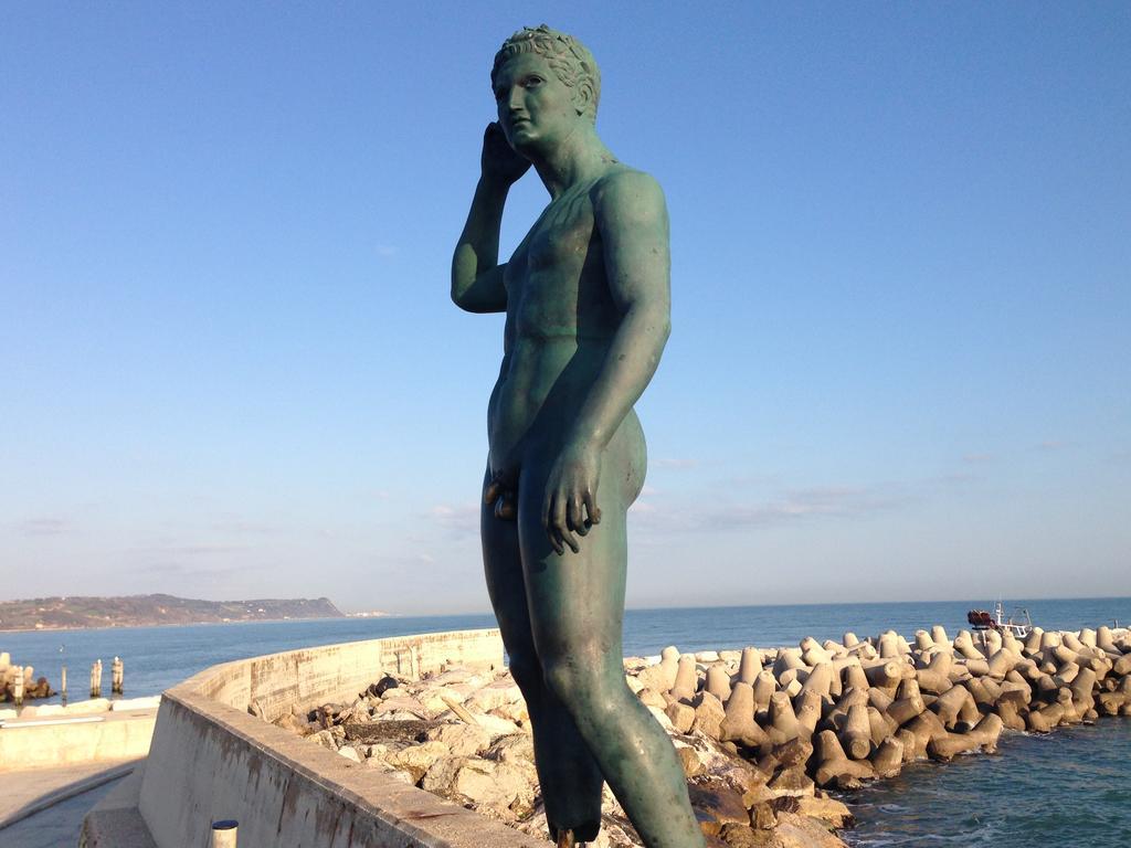 Astoria 호텔 페자로 외부 사진